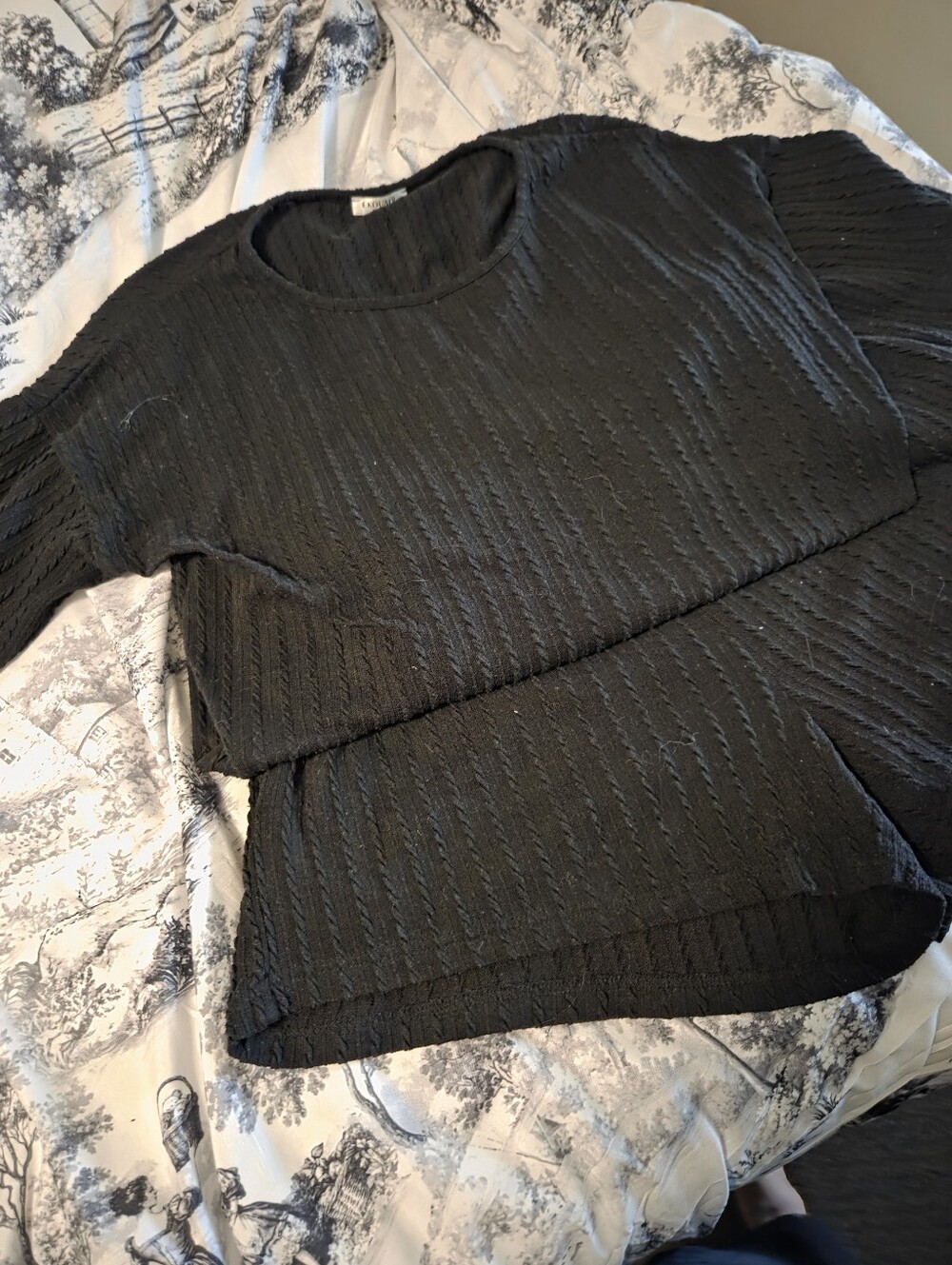 2 Pc Women’s Black Textured Crewneck Top And Short Set Size XL